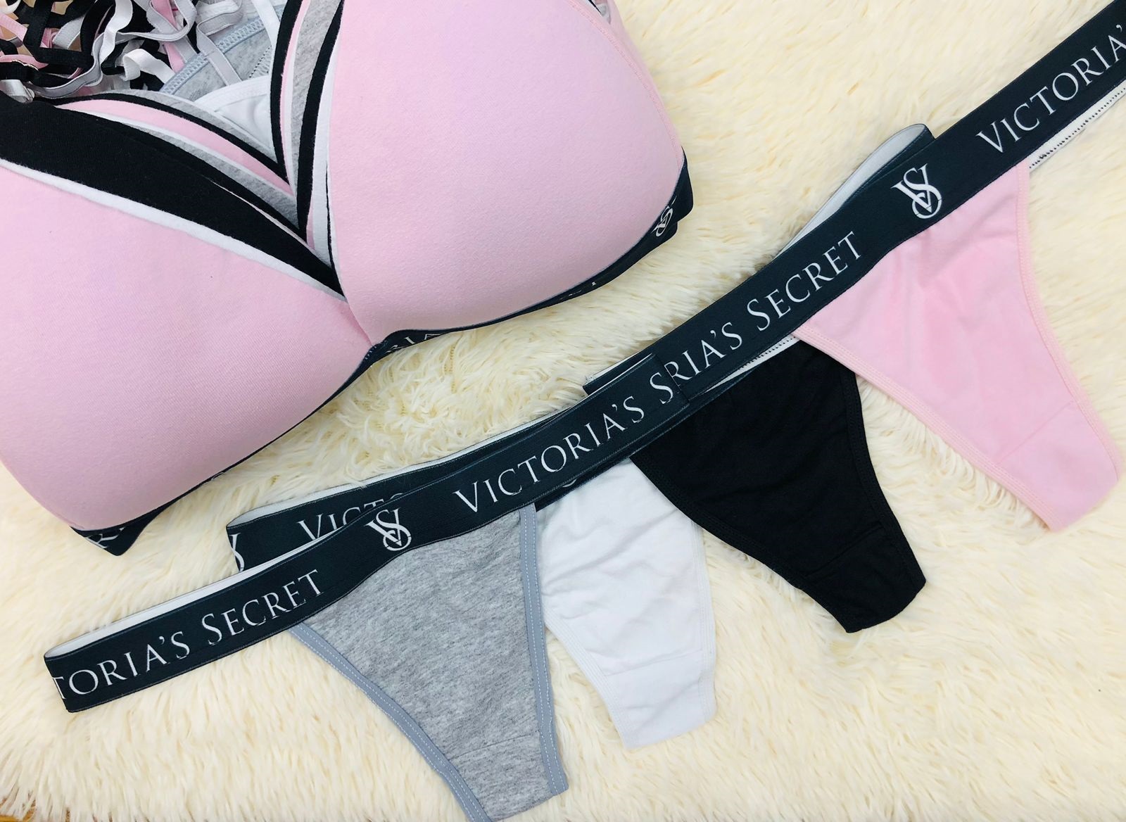 Conjuntos Victoria's Secret con cola less o con tanga